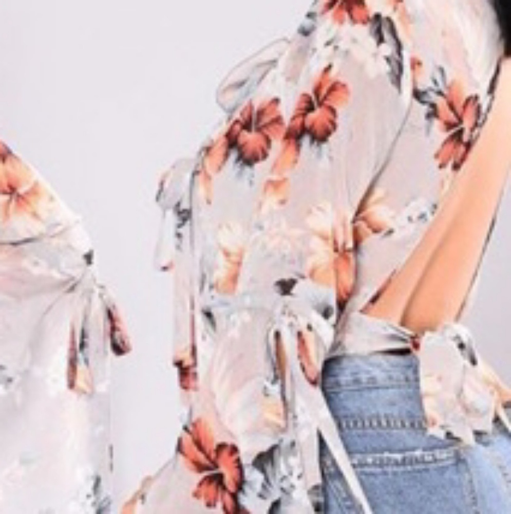 blouse - Picture 2 of 2